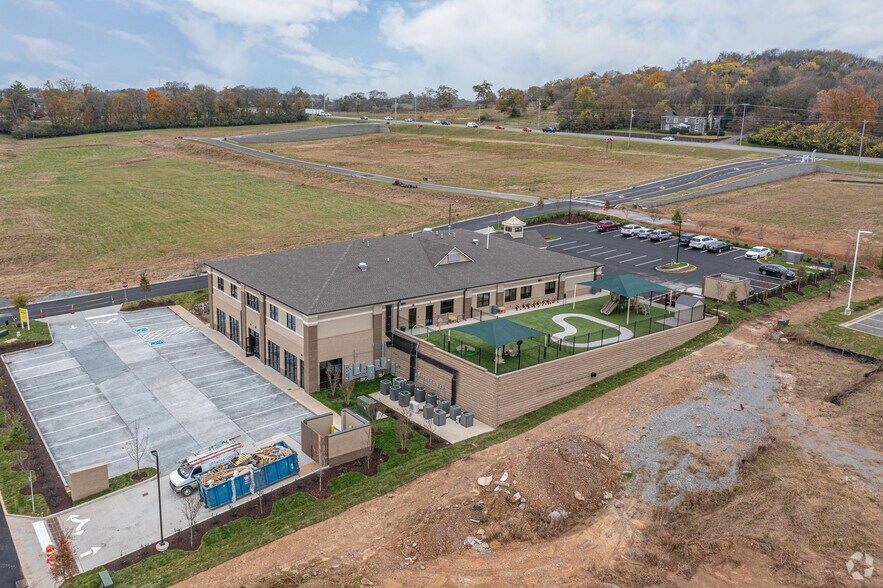 2129 Nashville Pike, Gallatin, TN à louer - Photo du bâtiment - Image 3 de 4