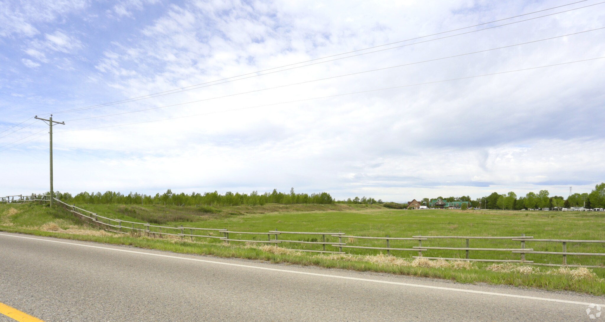 79 St E, Foothills No 31, AB for sale Primary Photo- Image 1 of 1