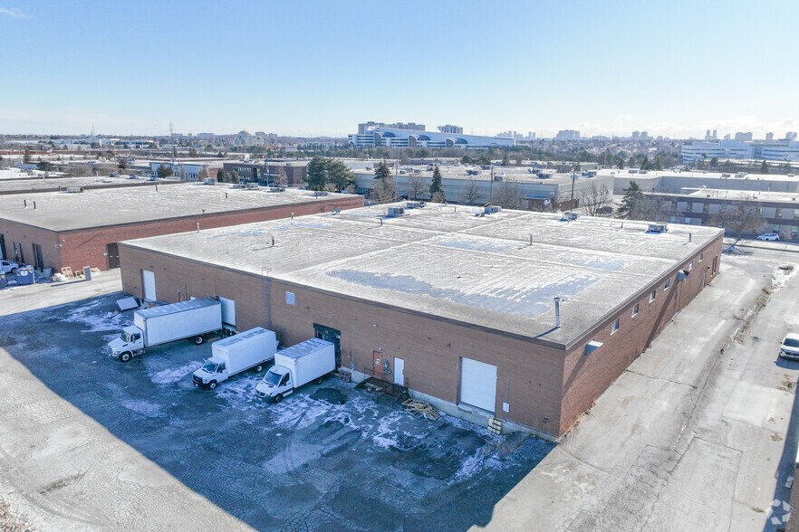 310 Steelcase Rd, Markham, ON à louer - Photo du bâtiment - Image 2 de 3