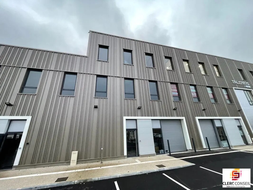 Office in Le Petit-Quevilly for lease Building Photo- Image 1 of 11