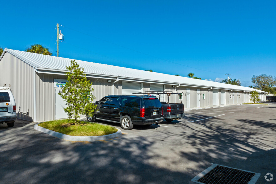 3801-3815 Oleander Ave, Fort Pierce, FL for lease - Building Photo - Image 1 of 6