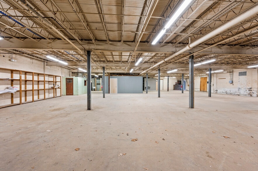 420-422 South Road, High Point, NC à vendre - Photo du bâtiment - Image 3 de 12