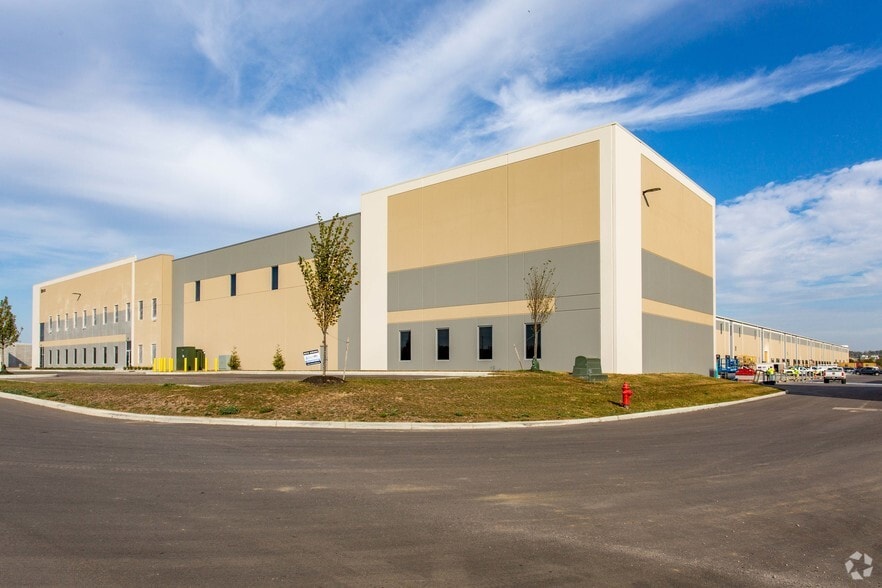 8511 Trade Center Dr, West Chester, OH for lease - Building Photo - Image 2 of 8