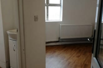 Dormans Park Rd, East Grinstead for lease Interior Photo- Image 1 of 2