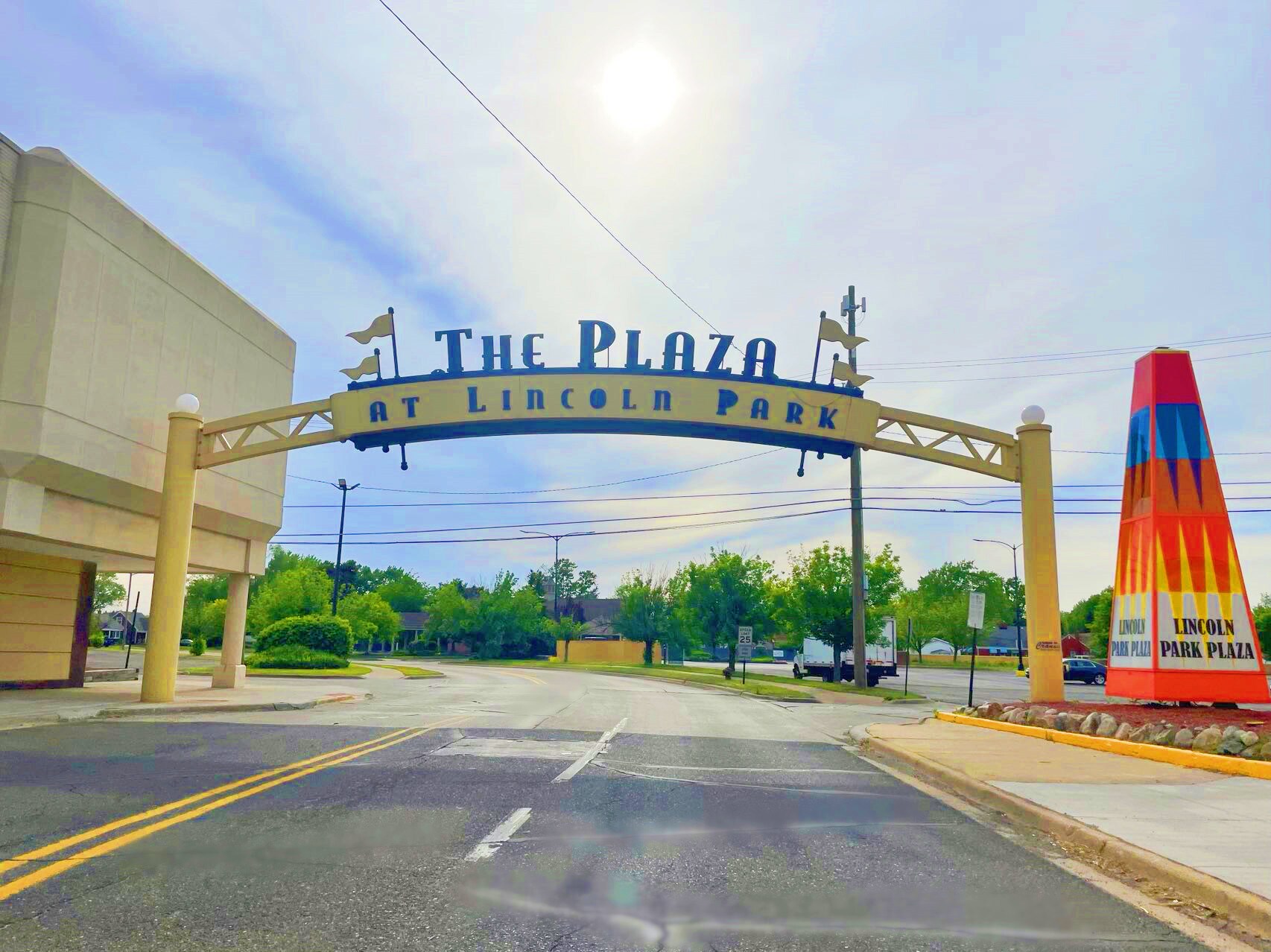 3574-3760 Fort St, Lincoln Park, MI à louer Photo du bâtiment- Image 1 de 28