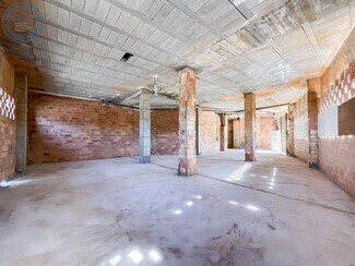 Plus de détails pour Carrer de la Constitución, 69, Requena - Commerce de détail à louer