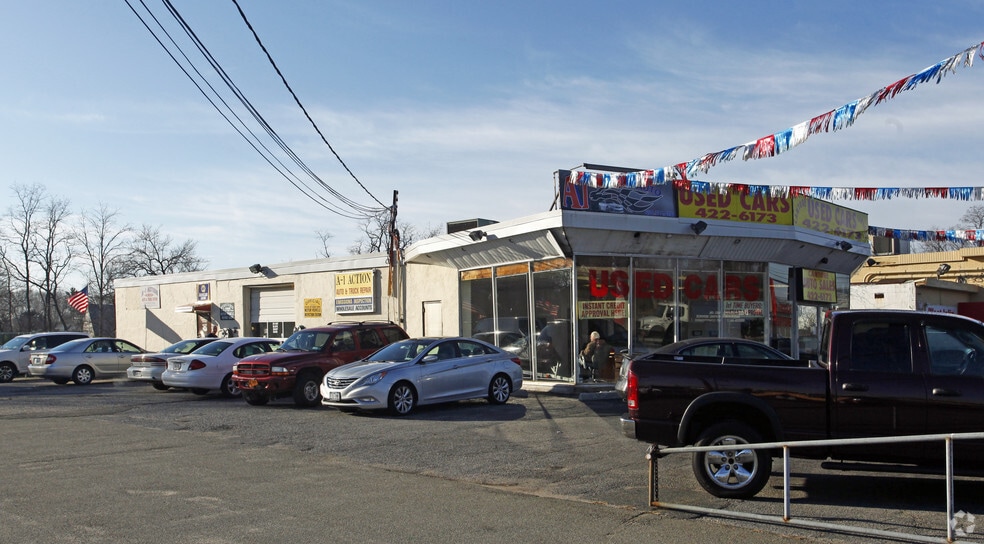 110 Sunrise Hwy, West Islip, NY for lease - Primary Photo - Image 1 of 2