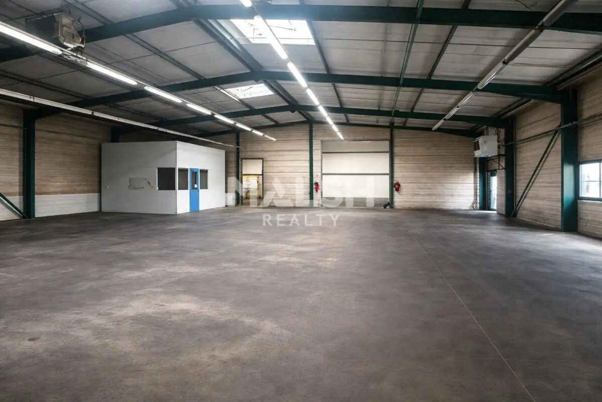 Flex in Frontonas for lease Interior Photo- Image 1 of 13