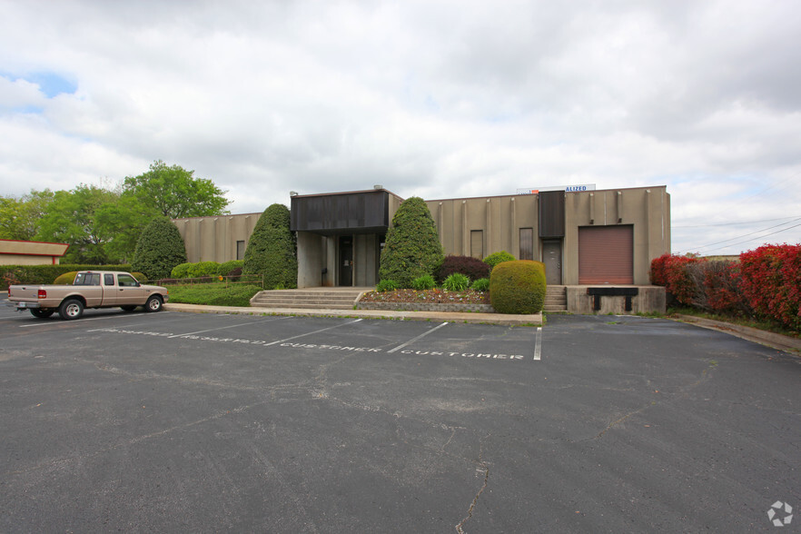 3000-3002 Bob Wallace Ave SW, Huntsville, AL for lease - Primary Photo - Image 1 of 3