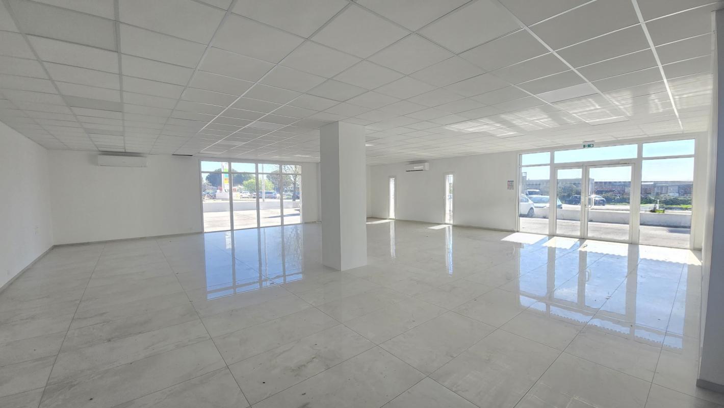 Retail in Solliès-Pont for lease Building Photo- Image 1 of 5