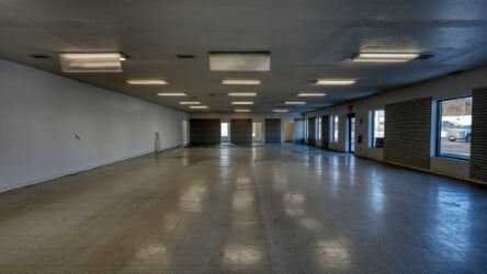 2560 Maysville Pike, Zanesville, OH for lease - Interior Photo - Image 3 of 15