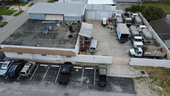 Plus de détails pour 3160 NE 3rd Ave, Oakland Park, FL - Industriel à louer