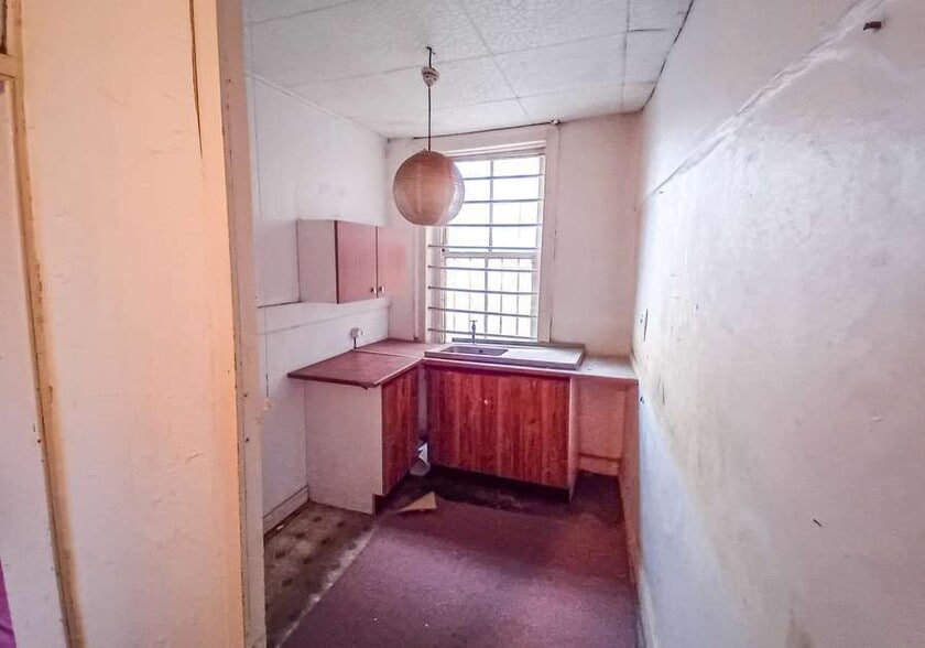 61 High St, Cheltenham for lease - Building Photo - Image 2 of 4