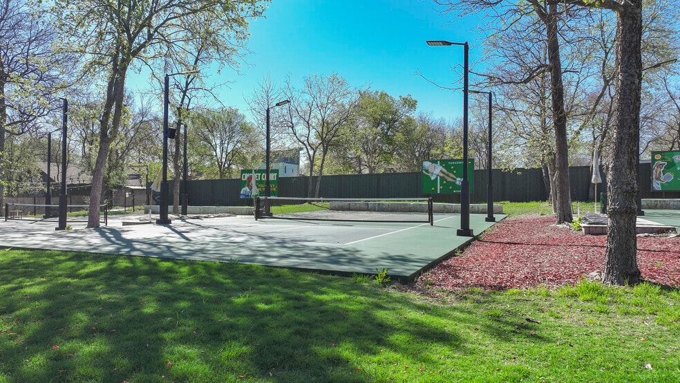 2715 Manor Rd, Austin, TX for lease - Building Photo - Image 2 of 5