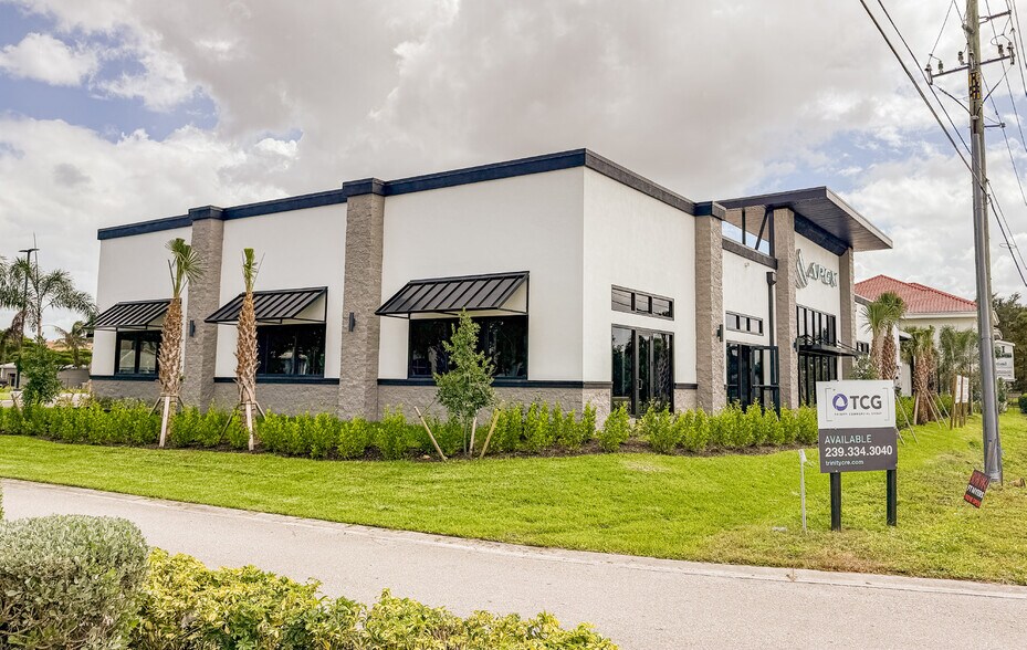 7990 Summerlin Lakes Dr, Fort Myers, FL à louer - Photo du bâtiment - Image 3 de 5