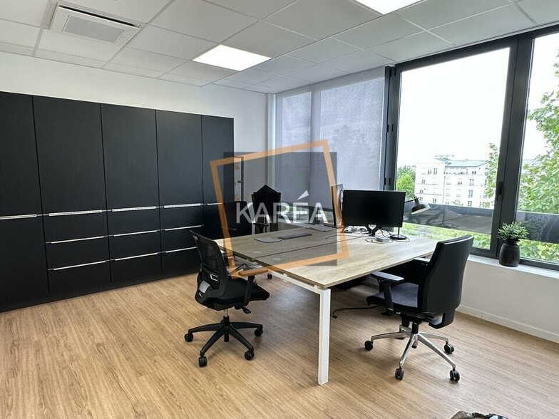 Office in Chessy for lease - Building Photo - Image 2 of 5