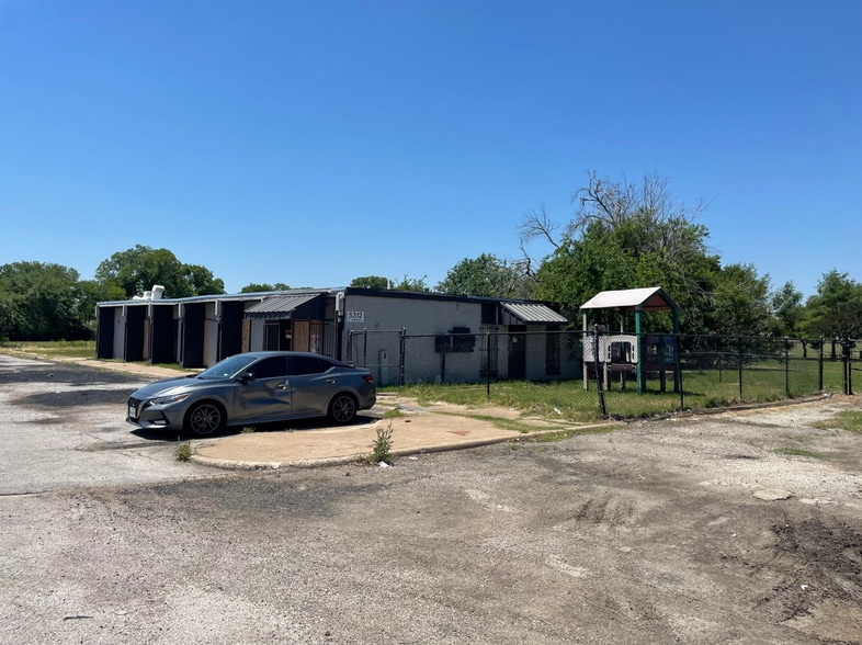 5312 E Rosedale Ave, Fort Worth, TX à vendre - Photo du bâtiment - Image 2 de 2
