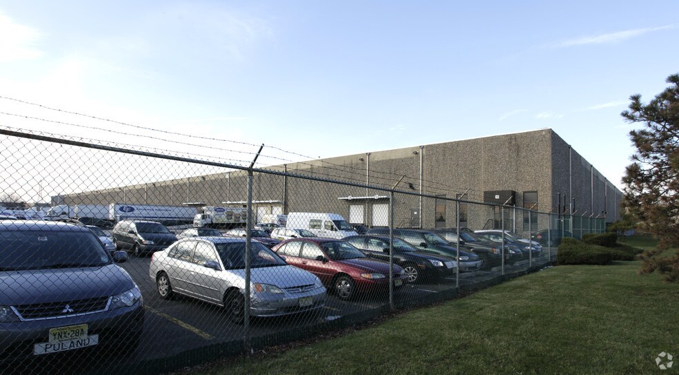 16-20 Executive Ave, Edison, NJ for lease - Building Photo - Image 3 of 3