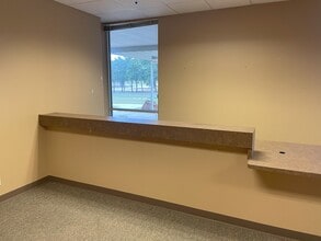 2 St Mark's Pl, La Grange, TX for lease Interior Photo- Image 2 of 2