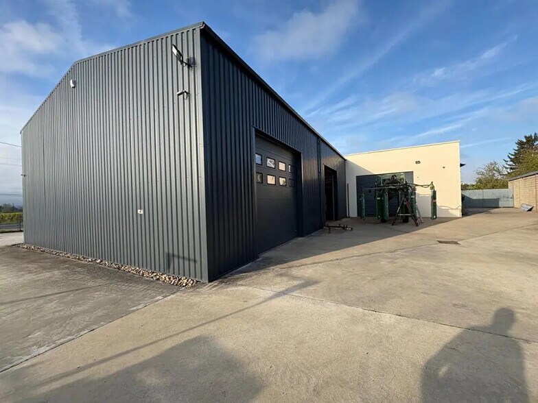 Local d'activités dans Castillon-la-Bataille à vendre - Photo du bâtiment - Image 2 de 5