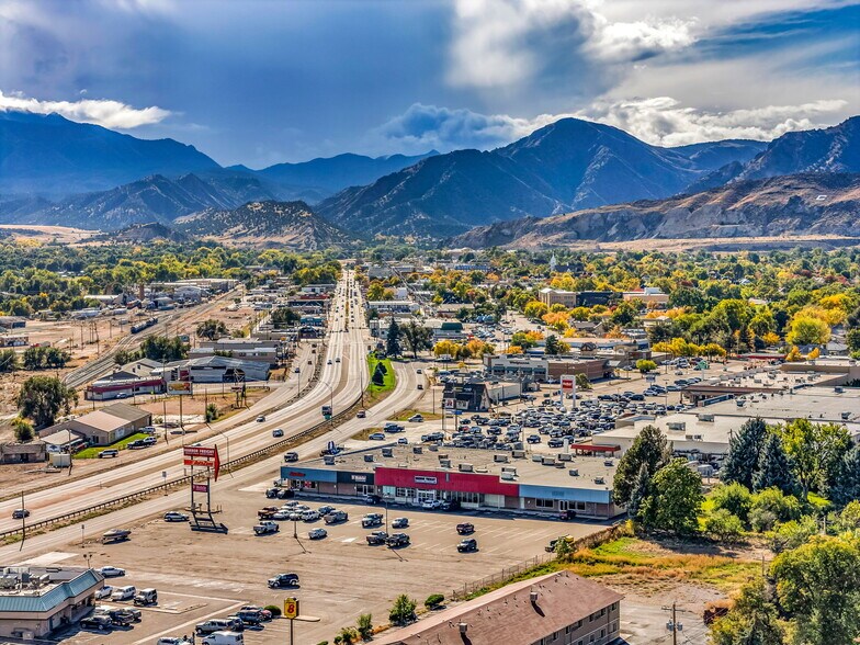 1811 Fremont Dr, Canon City, CO à vendre - Photo du bâtiment - Image 3 de 32