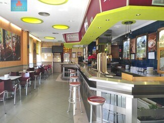 Plus de détails pour Multi-résidentiel à vendre