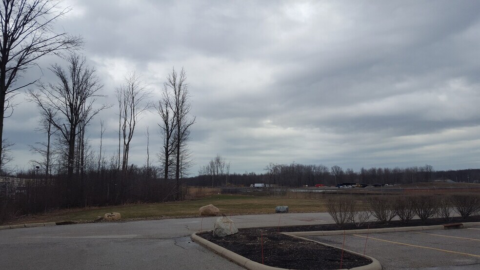 35840 Chester Rd, Avon, OH à louer - Photo du bâtiment - Image 1 de 2
