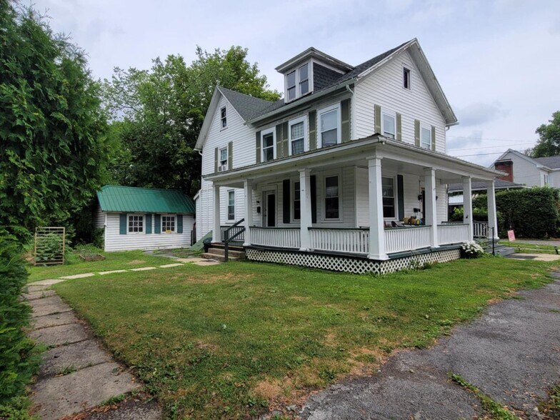 305 E Laurel St, Philipsburg, PA à vendre - Photo principale - Image 1 de 2