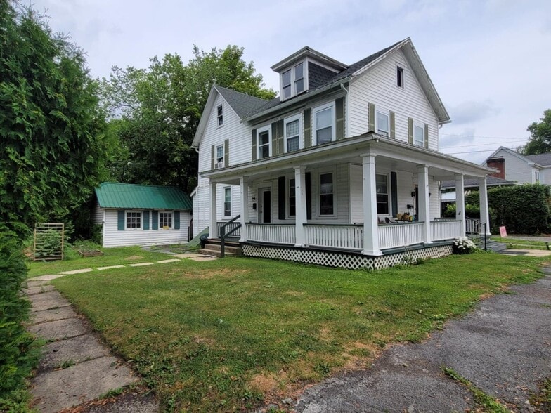 305 E Laurel St, Philipsburg, PA for sale - Primary Photo - Image 1 of 2