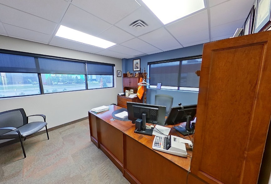 10457 184 St NW, Edmonton, AB for lease - Interior Photo - Image 3 of 6