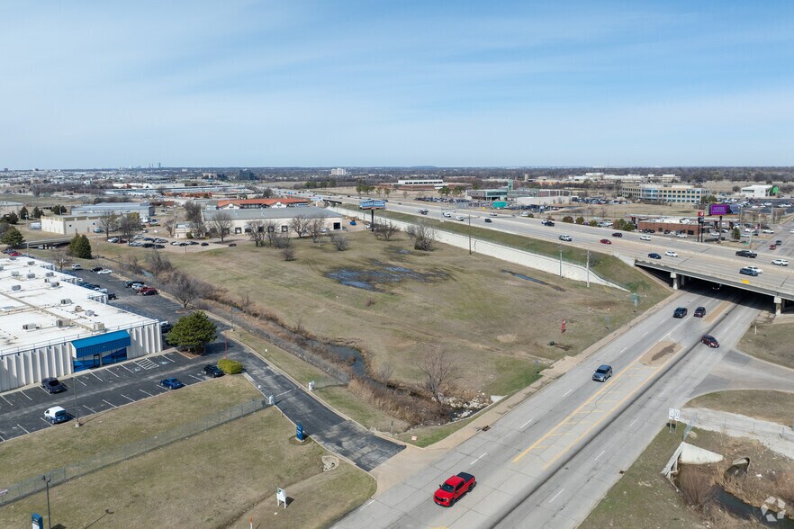 5300 S 129th East Ave, Tulsa, OK à louer - Photo du bâtiment - Image 3 de 5