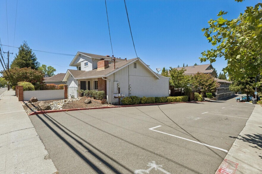 3851 Vineyard Ave, Pleasanton, CA à vendre - Photo du bâtiment - Image 3 de 63