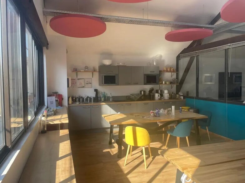 Office in Montreuil for lease - Interior Photo - Image 3 of 11