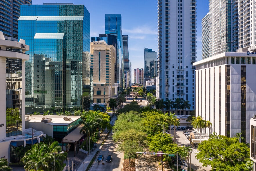 1000 brickell Ave, Miami, FL for lease - Building Photo - Image 3 of 22