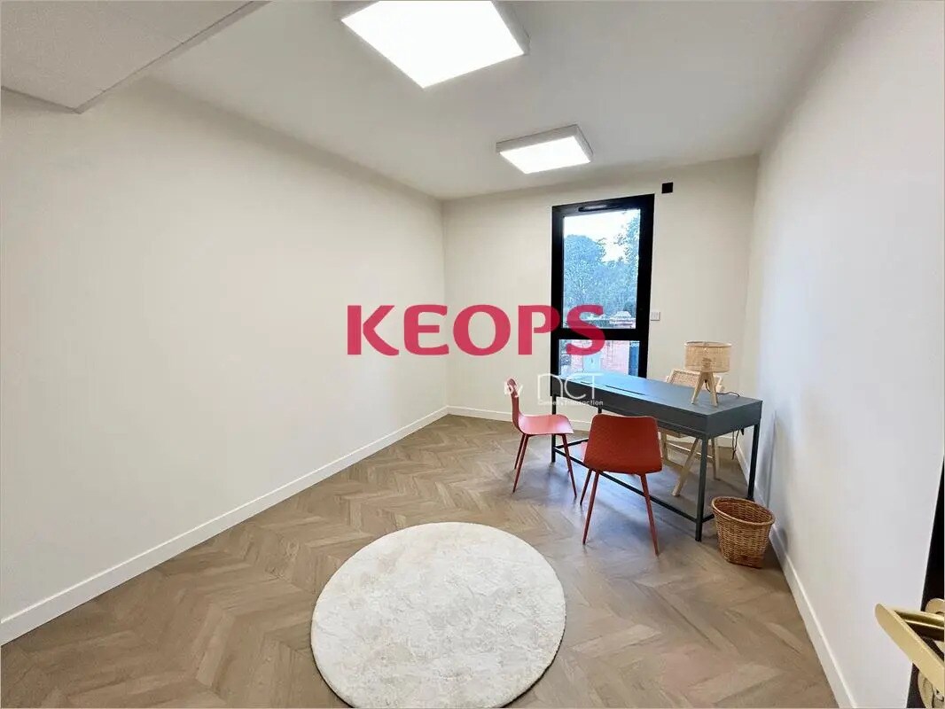 Office in Toulouse for lease Interior Photo- Image 1 of 8
