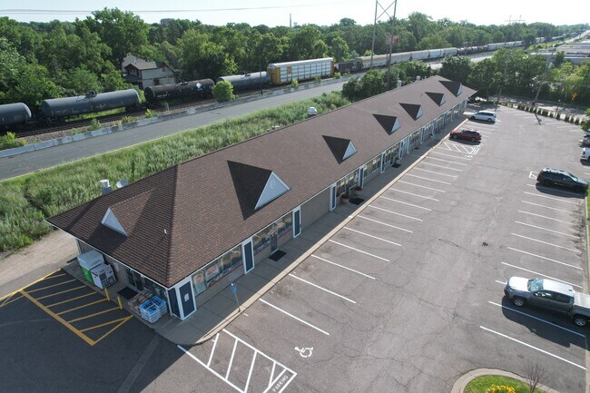 Plus de détails pour 2233 Energy Park Dr, Saint Paul, MN - Commerce de détail à louer