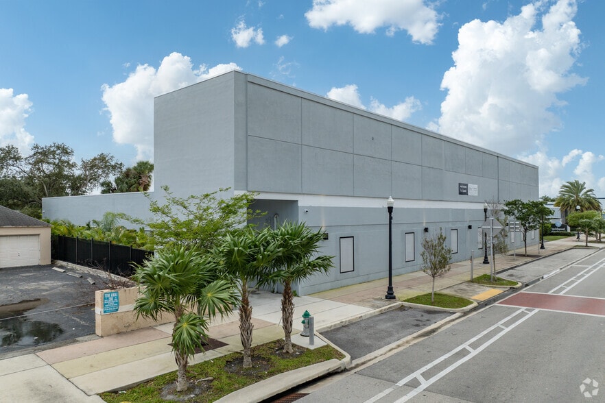 2216 Hollywood Blvd, Hollywood, FL for lease - Primary Photo - Image 2 of 18