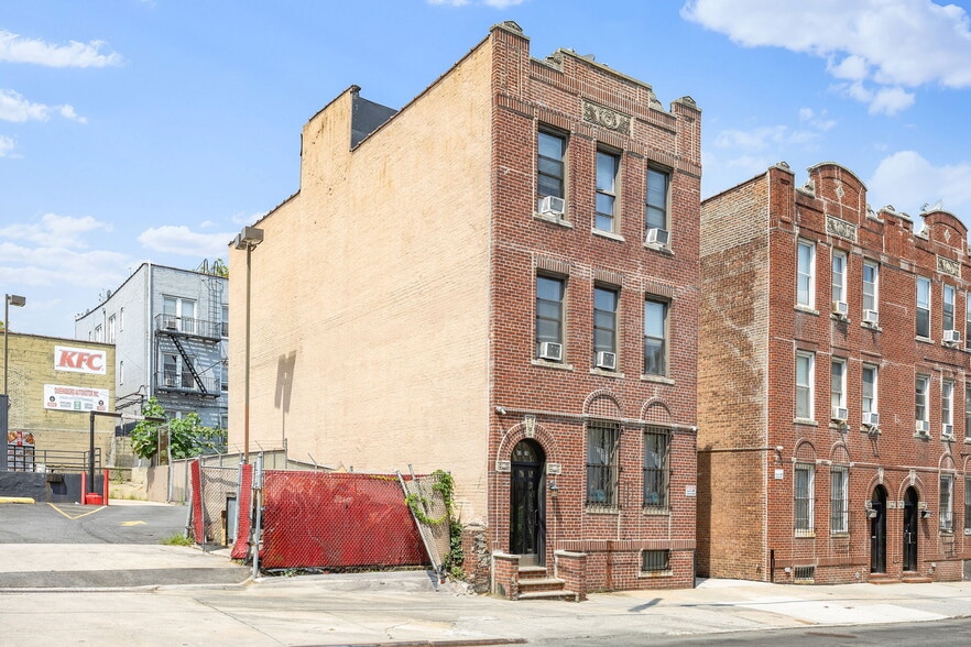 4326 58th St, Woodside, NY à vendre - Photo du bâtiment - Image 2 de 10