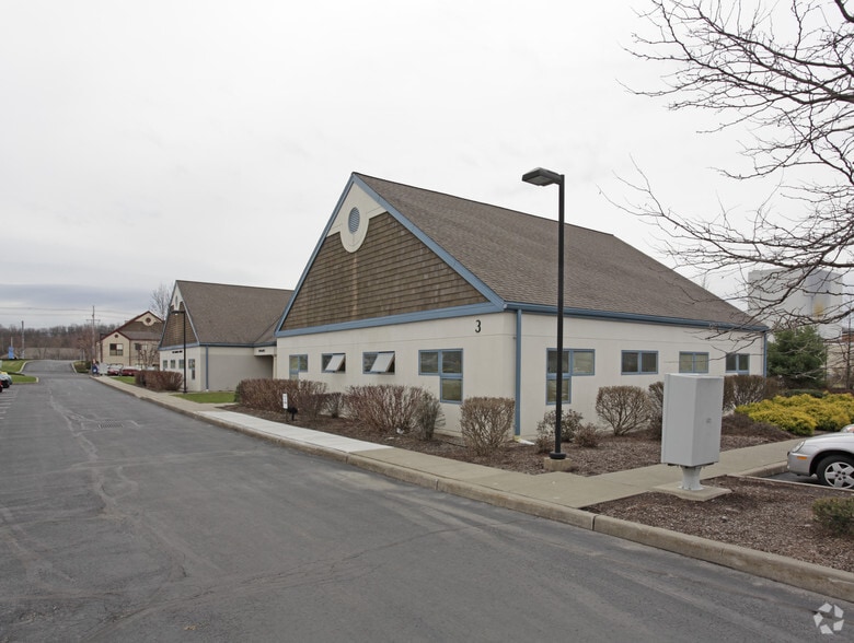 3 Hatfield Ln, Goshen, NY à louer - Photo du bâtiment - Image 2 de 2