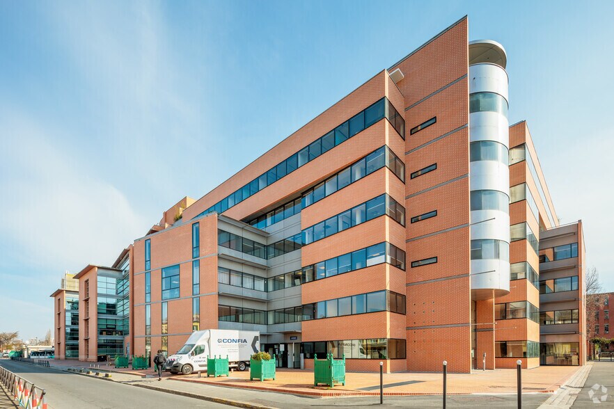 4-6 Rue Truillot, Ivry-sur-Seine à louer - Photo du bâtiment - Image 2 de 23