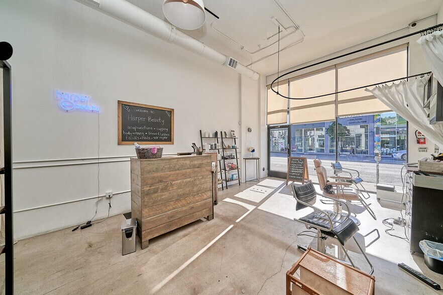 8251-8259 Melrose Ave, Los Angeles, CA à louer - Photo du bâtiment - Image 3 de 7
