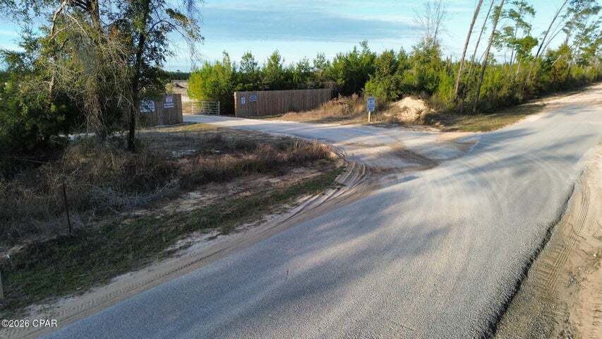 14201 Gainer Rd, Youngstown, FL à vendre - Photo du bâtiment - Image 3 de 5
