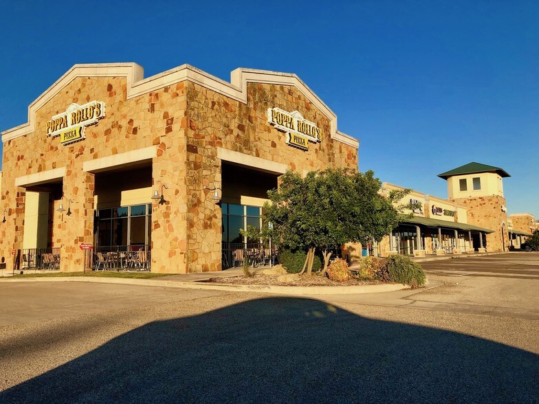 1201 Hewitt Dr, Waco, TX à louer - Photo du bâtiment - Image 3 de 6