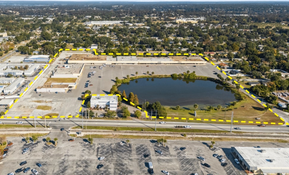 2751 W Old US Highway 441, Mount Dora, FL à vendre - Photo du bâtiment - Image 3 de 14