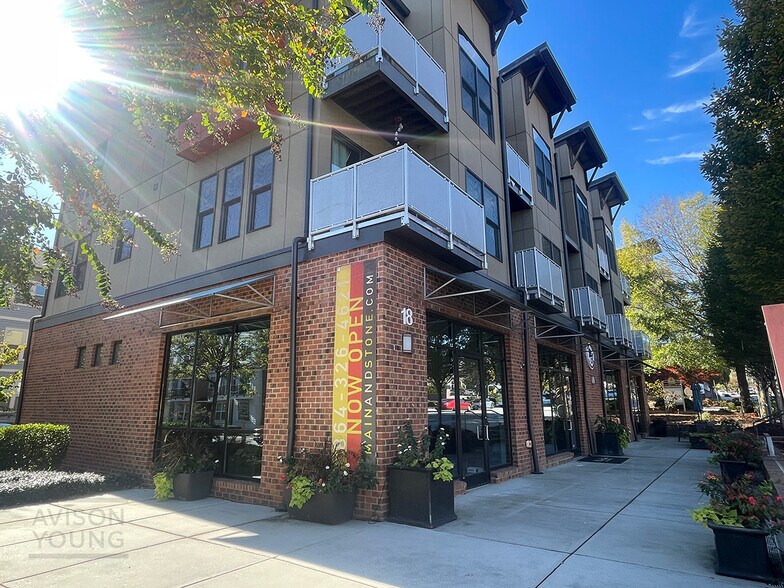 644 N Main St, Greenville, SC à louer - Photo du bâtiment - Image 3 de 7