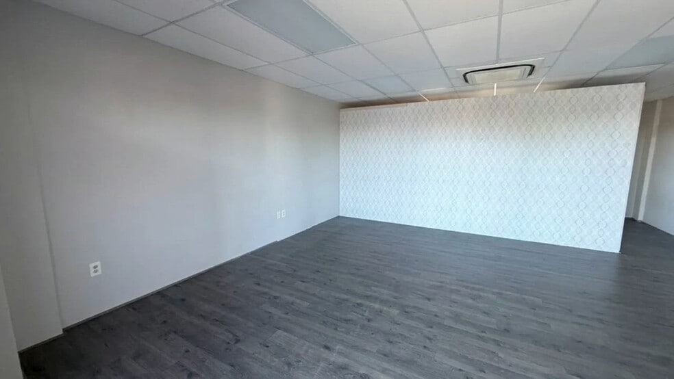 74-5035 Queen Kaahumanu Hwy, Kailua Kona, HI for lease - Commercial Listing Video - Image 2 of 15