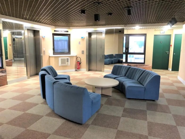 Bureau dans Toulouse à louer - Hall d’entrée - Image 3 de 7