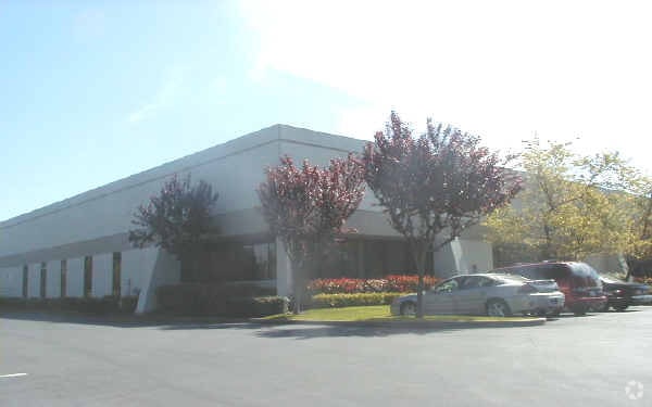 1330 Redwood Way, Petaluma, CA for lease - Building Photo - Image 3 of 12