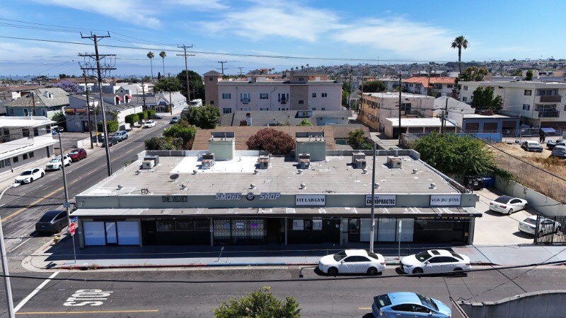 601-611 W 6th St, San Pedro, CA à vendre - Photo du bâtiment - Image 3 de 11