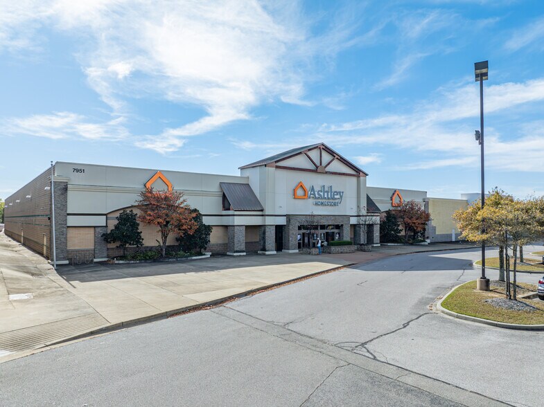 7951 Winchester Rd, Memphis, TN à vendre - Photo du bâtiment - Image 2 de 11